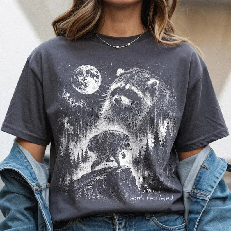 Vintage Raccoon Graphic T-Shirt for Nature Lovers and Cozy Cottagecore Style